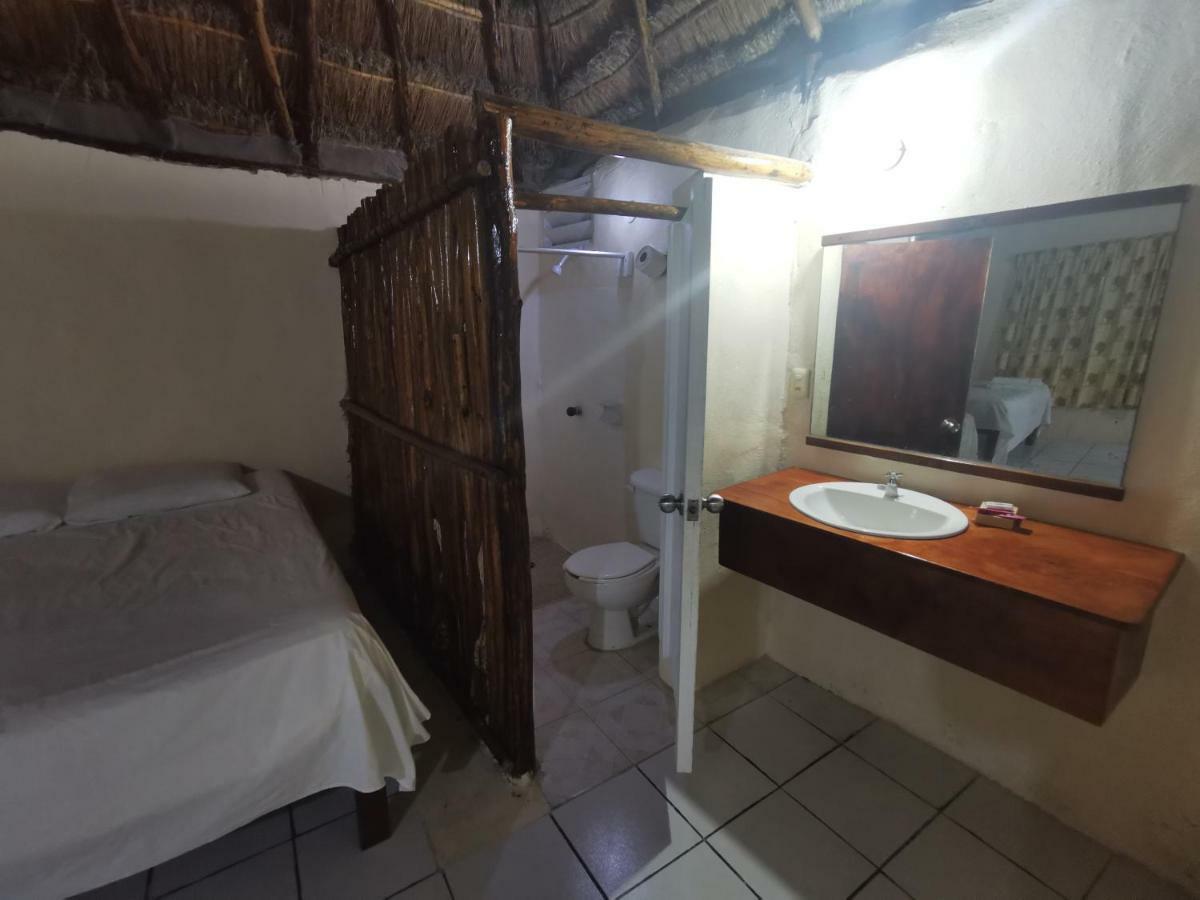 Las Cabanas Del Doctor Mahahual Bagian luar foto